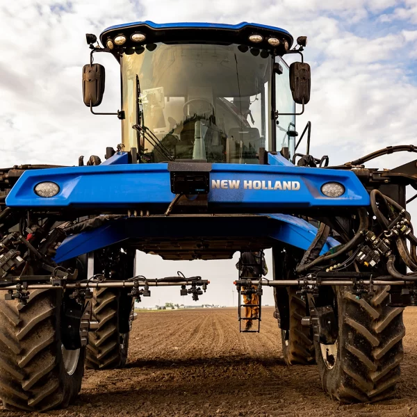 New Holland Guardian™ Front Boom Sprayers