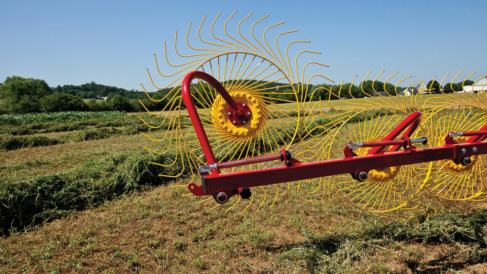 New Holland ProCart™ and ProCart™ PLUS Deluxe Carted Wheel Rakes