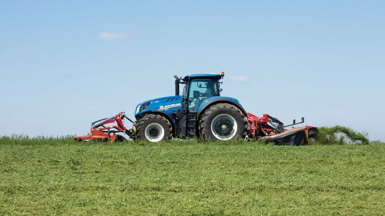 New Holland MegaCutter™ Triple Disc Mowers and Mower-Conditioners