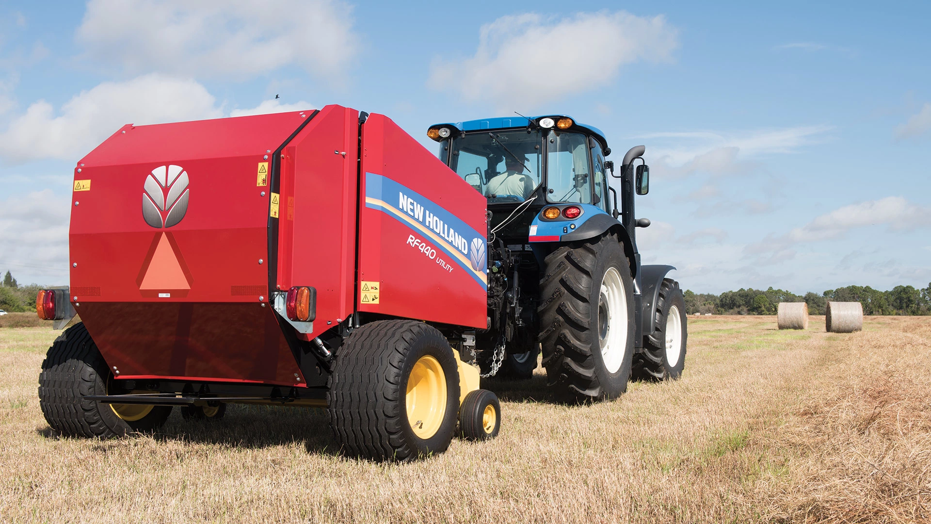New Holland RF Fixed Chamber Round Balers