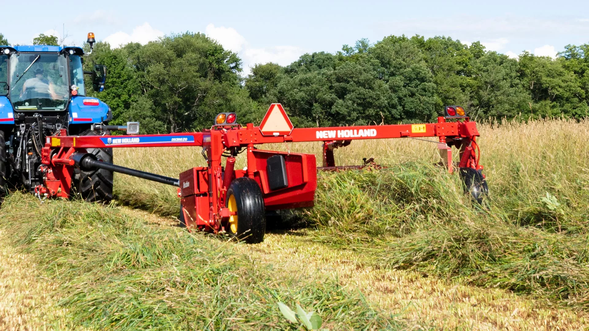 New Holland Discbine® Side-Pull Disc Mower-Conditioners