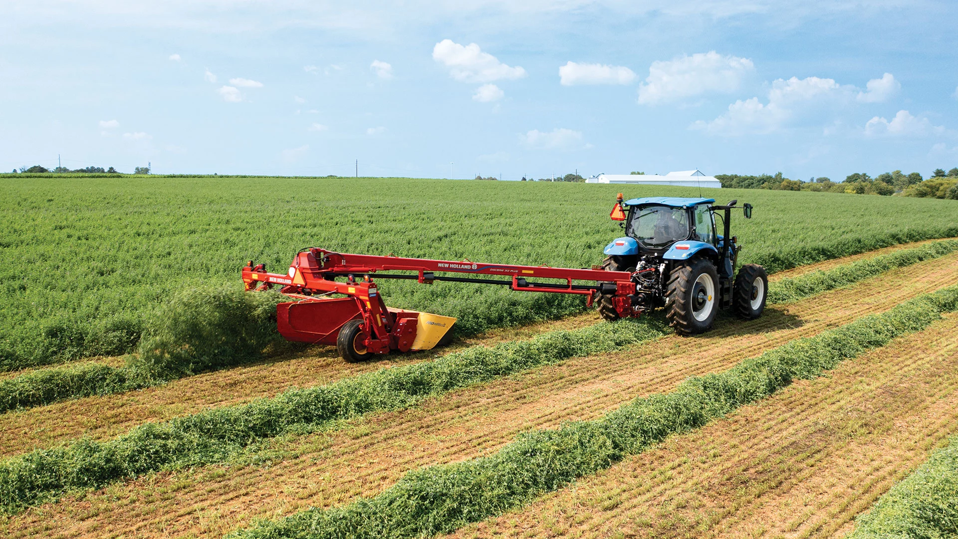 New Holland Discbine® PLUS Center-Pivot Disc Mower-Conditioners