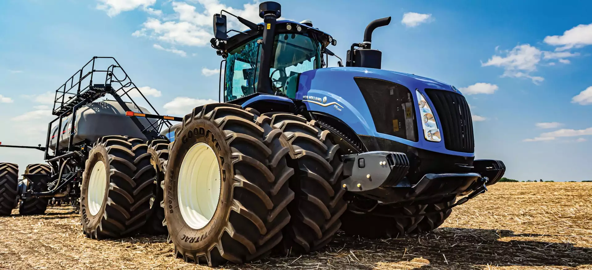 New Holland T9 with PLM Intelligence™ New Holland T9 with PLM Intelligence™