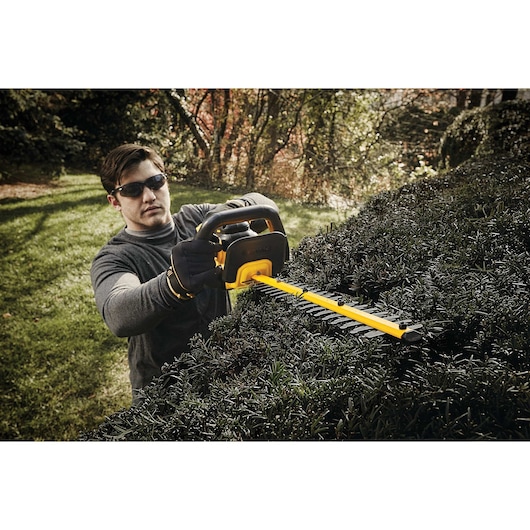 DEWALT 20V MAX* 22 in. Cordless Hedge Trimmer (Tool Only)