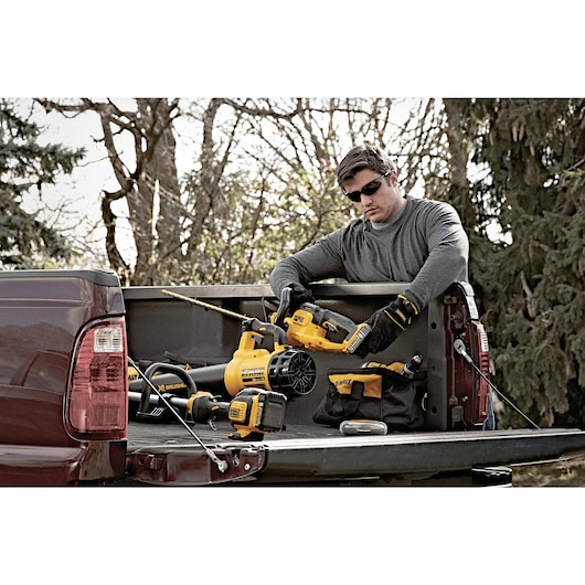 DEWALT 20V MAX* 22 in. Cordless Hedge Trimmer (Tool Only)