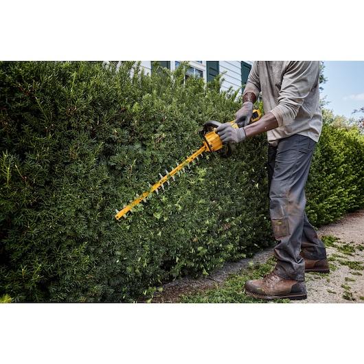 DEWALT 60V MAX* 26 in. Brushless Cordless Hedge Trimmer (Tool Only)