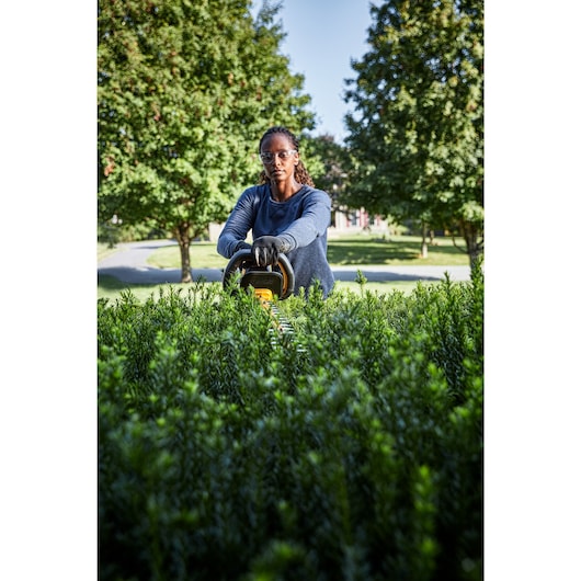 DEWALT 60V MAX* 26 in. Brushless Cordless Hedge Trimmer (Tool Only)