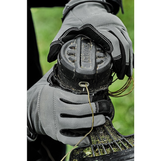 DEWALT 20V MAX* 14 in. Brushless Cordless Folding String Trimmer (Tool Only)