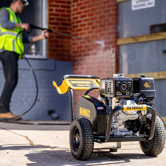 DEWALT 4200 PSI 4.0 GPM Gas Pressure Washer with Honda® Engine and AAA Triplex Plunger Pump (Tool Only)