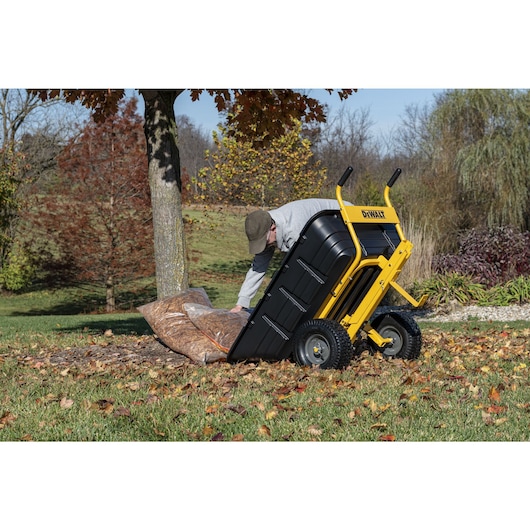 DEWALT 10 cu. ft. Swivel Cart