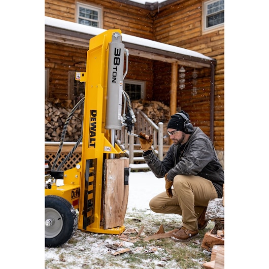 DEWALT 38 Ton 429cc Horizontal/Vertical Full Beam Hydraulic Log Splittter