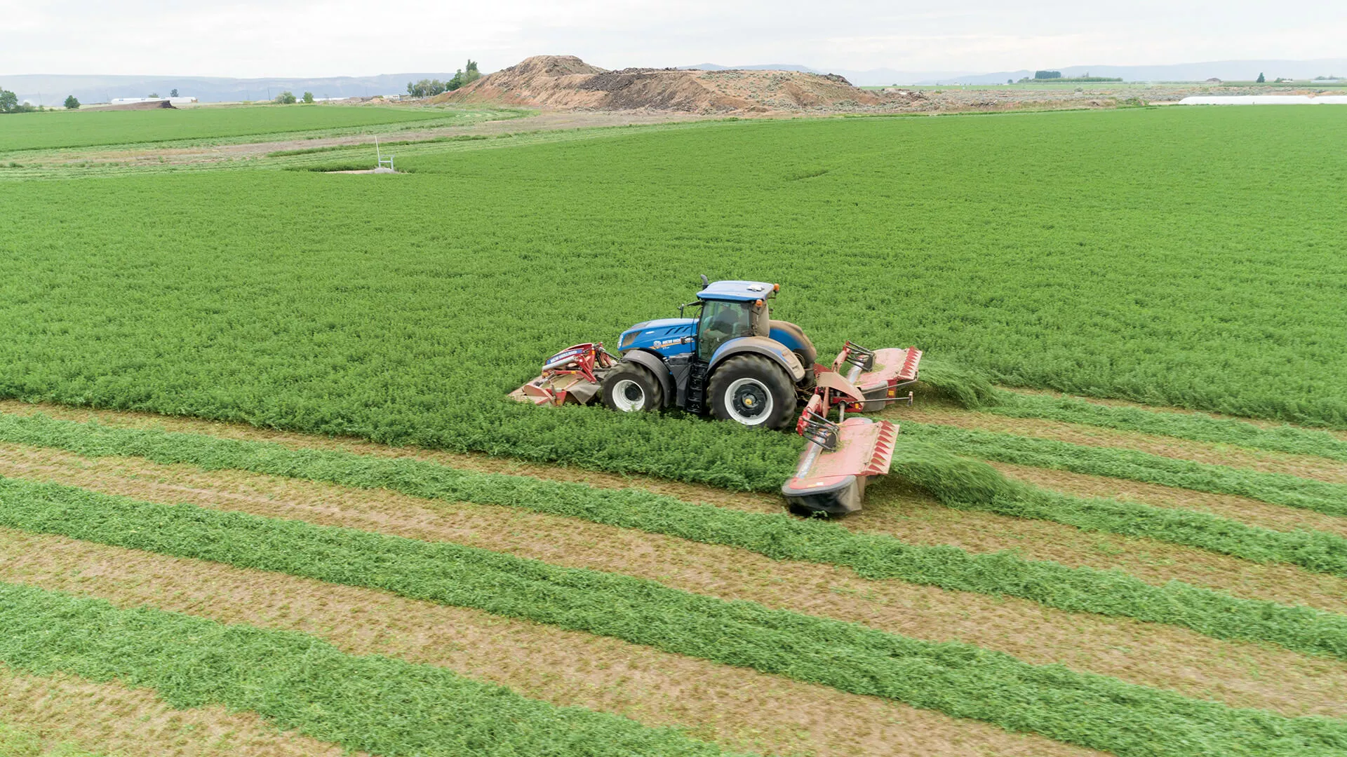 New Holland MegaCutter™ Triple Disc Mowers and Mower-Conditioners