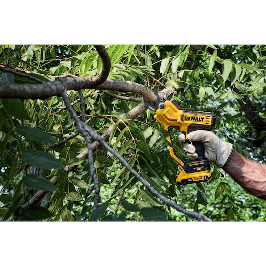 DEWALT 20V MAX* 1-1/2 in. Cordless Pruner (Tool Only)