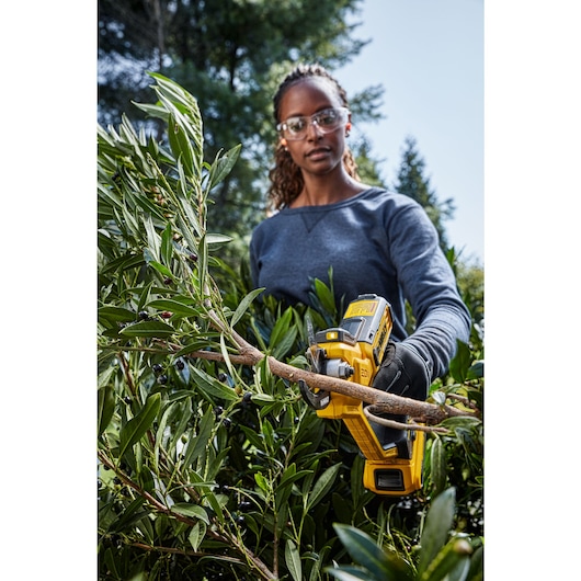 DEWALT 20V MAX* 1-1/2 in. Cordless Pruner (Tool Only)