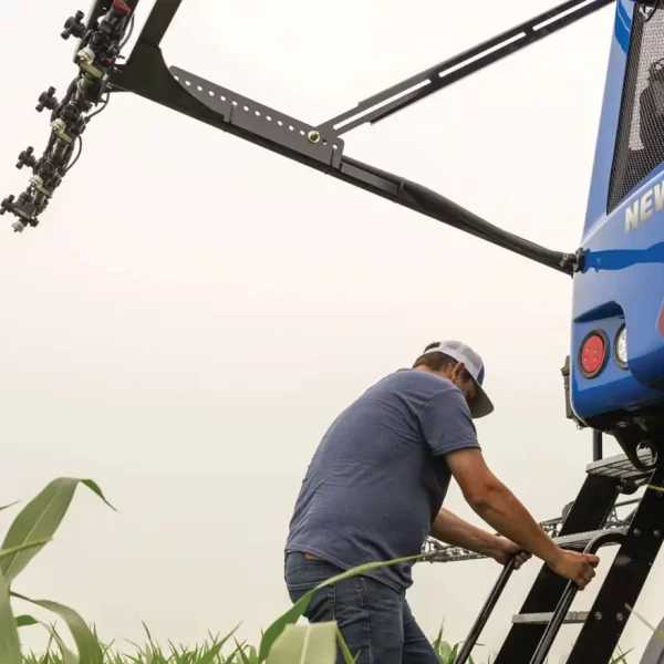 New Holland Guardian™ Front Boom Sprayers