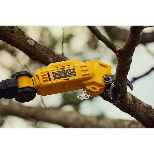DEWALT 20V MAX* 1-1/2 in. Cordless Pole Pruner (Tool Only)