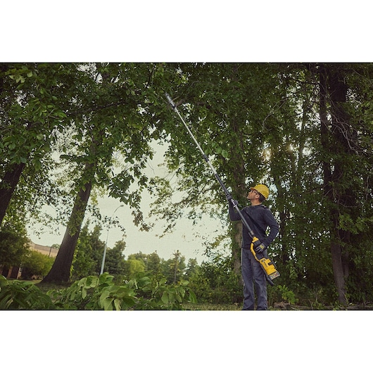 DEWALT 60V MAX* 10 in. 140 in. Telescoping Pole Saw (Tool Only)